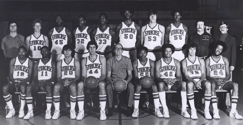 #Syracuse team picture, '76-'77

Rick Pitino, top row, far left

For more, check out #BostonBall: Rick Pitino, Jim Calhoun, Gary Williams, & the Forgotten Cradle of Basketball Coaches

New PROMO CODE: 6AF23 
Preorder for 40% OFF: https://t.co/DHDYjAKv6e

@TSF96 @jcg387 @brauf33 https://t.co/3Y5h33XrTK