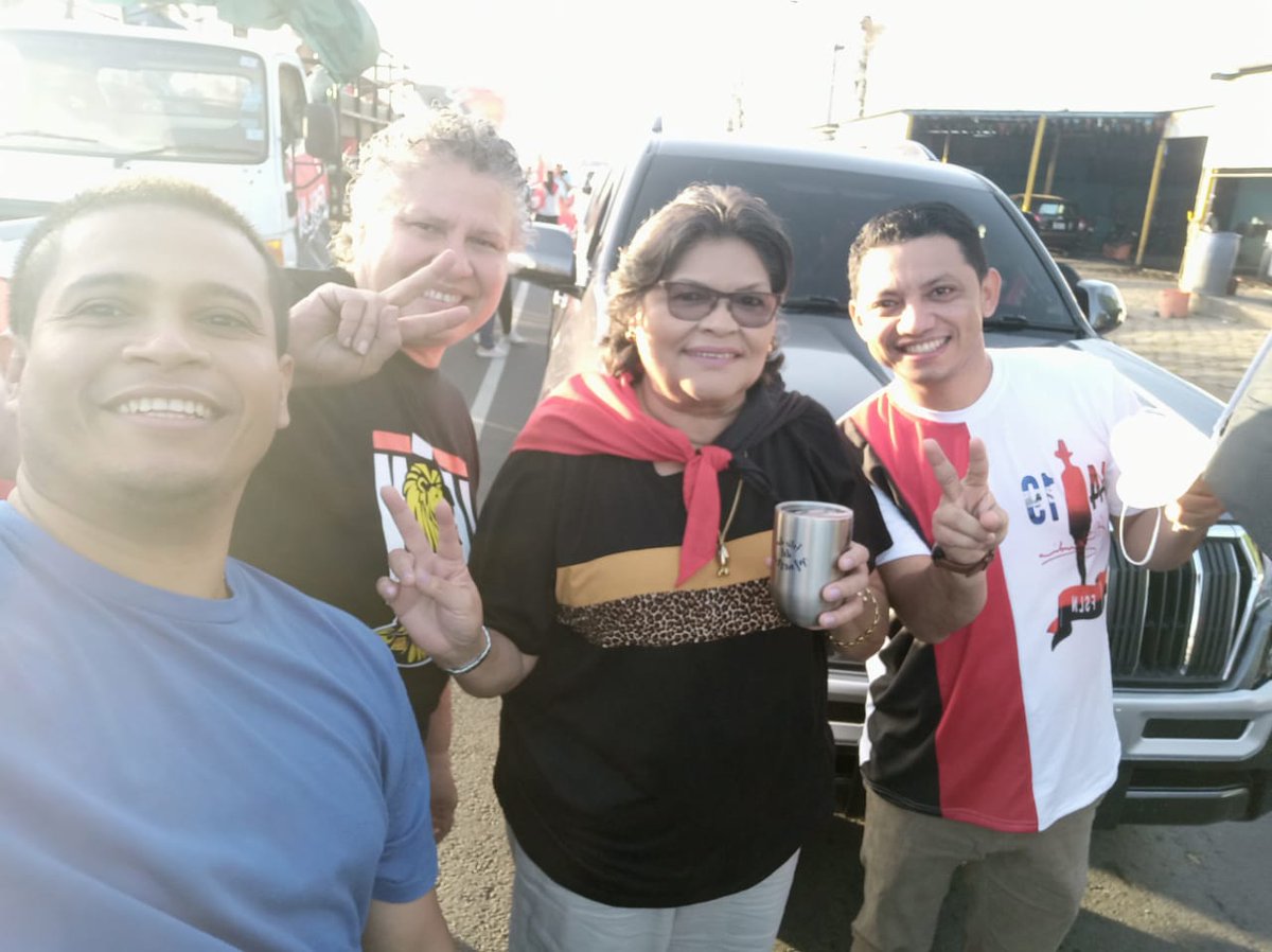 FranciscaC2021's tweet photo. Nicaraguaaaaaa, ☀️☀️☀️bendita y libre, amaneció con serenatas, 🎻🪕🎸🪇con alegre dianas 🚖🚙para celebrar el #4419VivaLaRevoluciòn  y en #LeonRevolucion  celebramos nuevas victorias #UVDenisSilva https://t.co/kymx02Lfd9