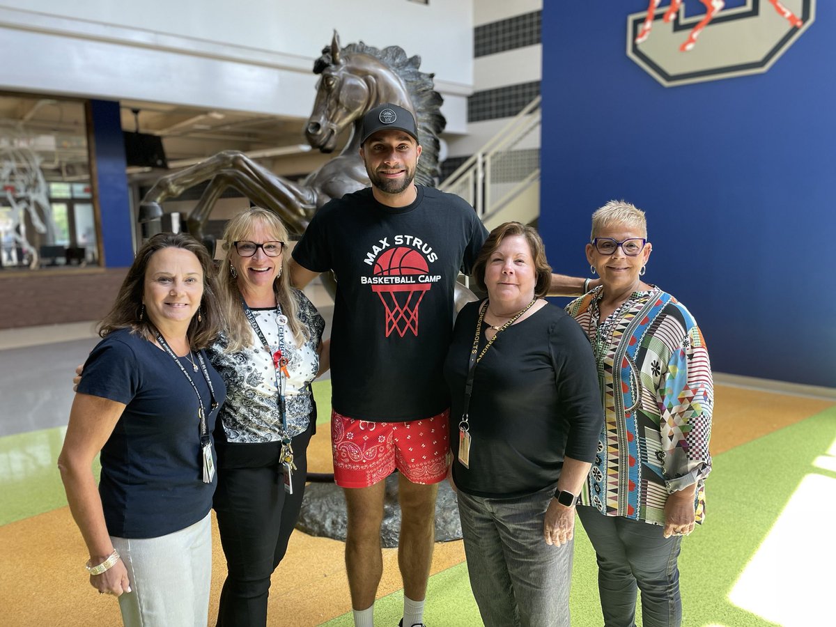 D230 Superintendent Executive Assistant (Lisa) Principals Executive Assts (Mary-VJA,  Karin-CS,Patti-AAS) at the Max Strus Camp!!
⁦<a href="/AbirOthman/">Dr. Abir Othman</a>⁩ ⁦@ericolsen00⁩ ⁦<a href="/DSmithCSHS/">Derrick Smith</a>⁩ ⁦<a href="/SandburgHS/">Carl Sandburg H.S.</a>⁩ ⁦<a href="/CHSD230/">District 230</a>⁩ ⁦<a href="/AndrewHS_d230/">Victor J. Andrew High School</a>⁩  ⁦<a href="/StaggHighSchool/">Stagg High School</a>⁩