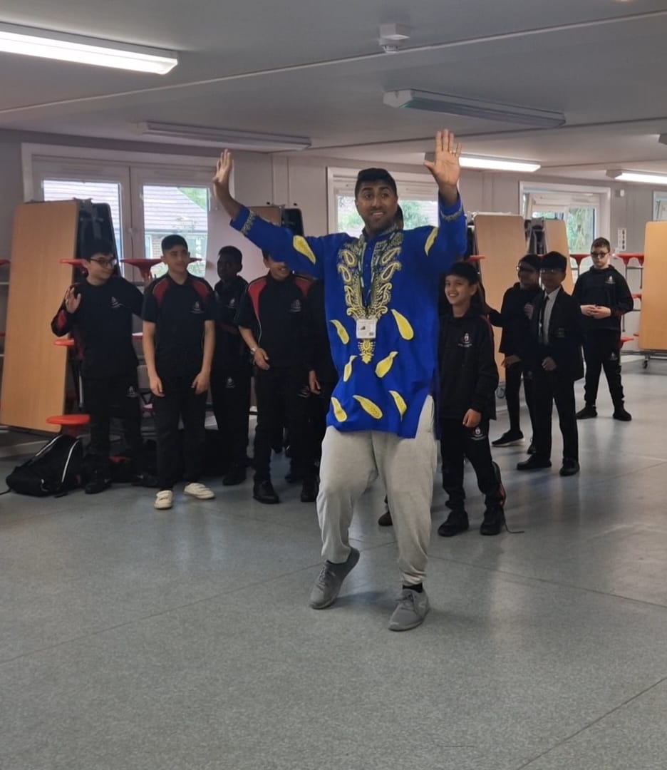 Kings_Bolton's tweet image. Year 7 Creative Day - a range of  interactive workshops including circus skills, VR, African drumming, forensic science and bhangra-cise workshop #CultureWeek