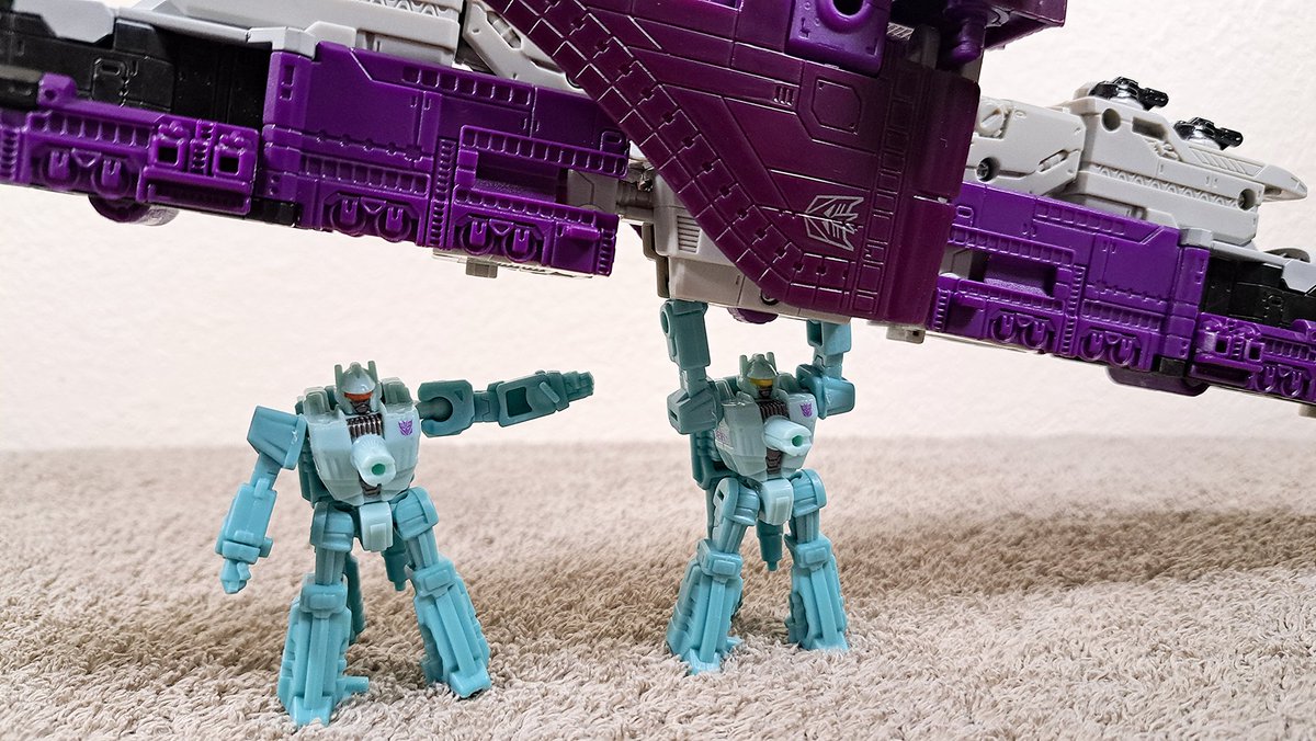 Goodfella7817's tweet photo. #theflamethrowertwins and #astrotrain Part 3 🔥
#Transformers #Balance #balancingact #armday #letsgoo #strength #damnson https://t.co/CqlvUlfiMa