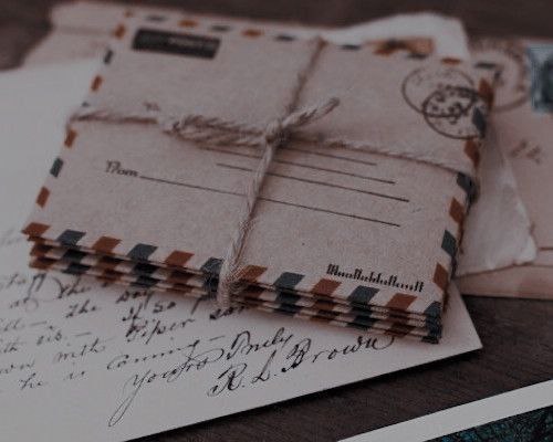 Покистонлик (1999 йилда вафот қилган) шоир ва ёзувчи Мирзо Адиб "Мисбоҳ" деган китобида қуйидагиларни ёзади:
1960 йиллари Деҳлига ишлагани бордим. Кунлардан бирида автобусдан тушиб, чўнтагимни қарасам кимдир мени тунаб кетибди. Ўшанда чўнтагимда 9 рупия ва конвертда меҳрибон