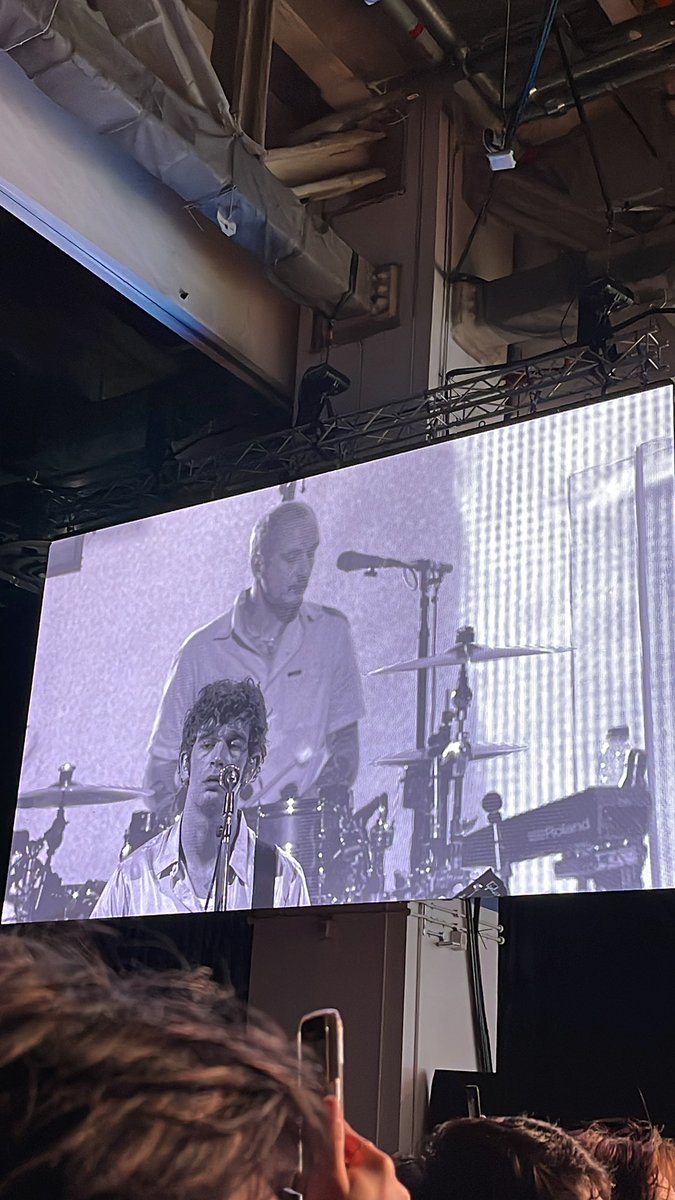 kfreakoutzxc's tweet photo. 180723 

#the1975 
#attheirverybesttour https://t.co/Z2RjhcWdlO