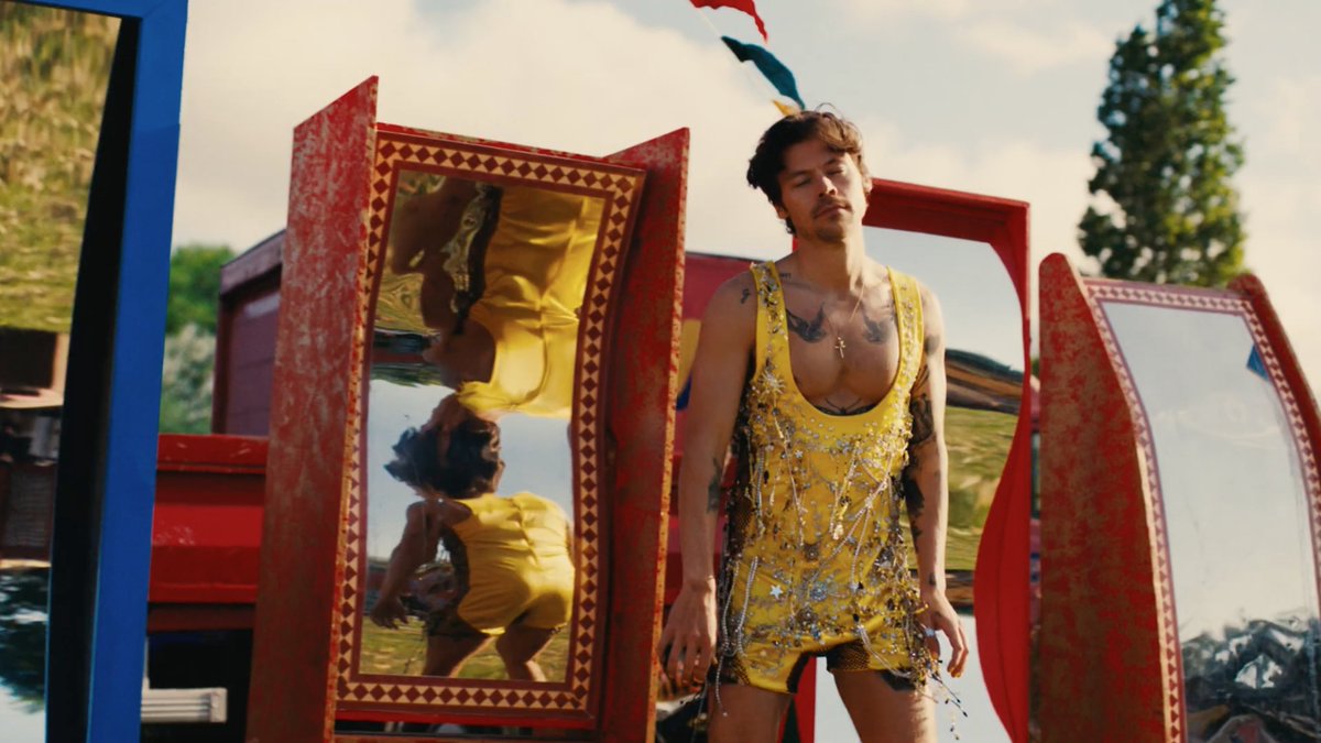 MTV's tweet photo. Once my daylight, always my daylight 🌞 @Harry_Styles https://t.co/ZR6hcdwxmd