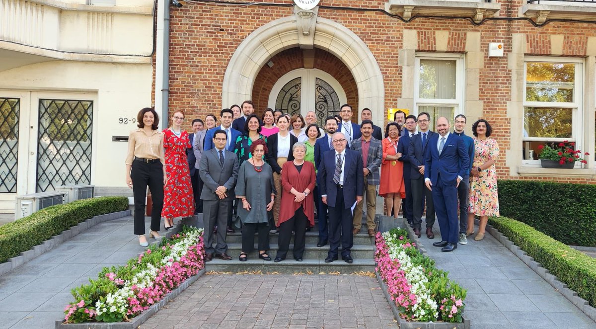 Saludé al equipo <a href="/EmbMexBelgicaUE/">Embamex Bélgica-UE</a> que encabeza el Emb. <a href="/RGrangui/">Rogelio Granguillhome Morfín</a>, funcionarias y funcionarios sólidos y comprometidos con México.

Les reconocí su dedicación y constancia  en el fortalecimiento de la relación con la 🇪🇺, 🇧🇪 y 🇱🇺. 

¡Mantengan siempre esa vocación de servicio!