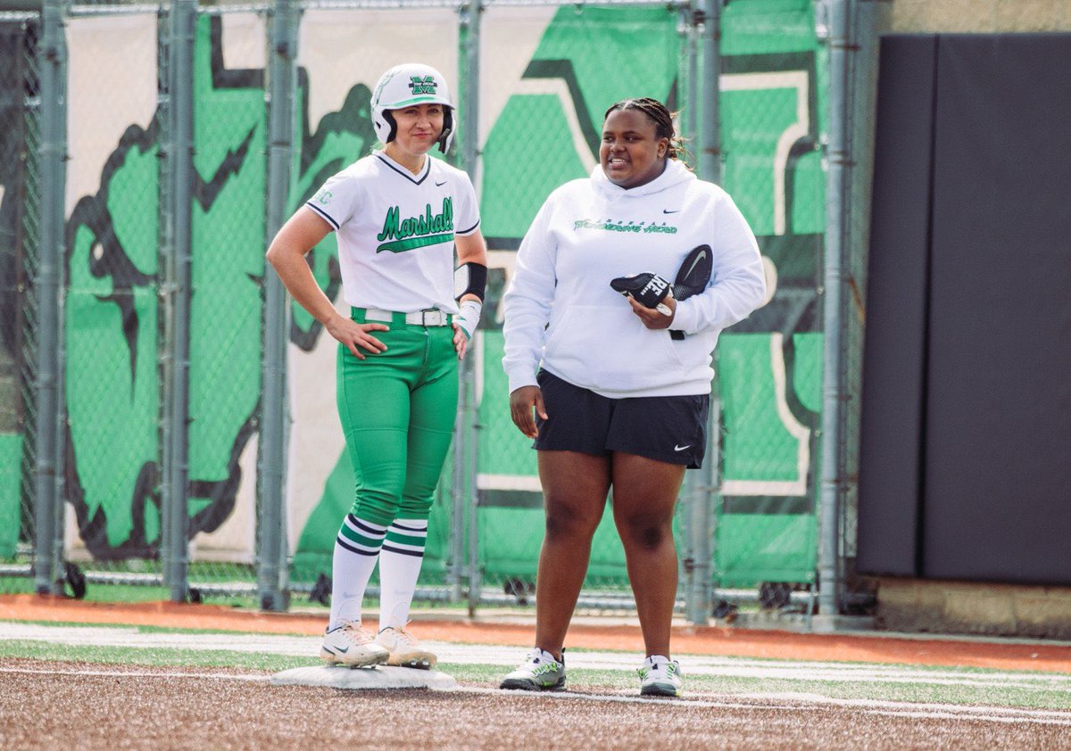 𝐒𝐭𝐚𝐲𝐢𝐧𝐠 𝐰𝐢𝐭𝐡 𝐓𝐡𝐞 𝐇𝐞𝐫𝐝!

Aly Harrell has been named an assistant coach for Marshall softball!

🔗: bit.ly/CoachHarrell

#WeAreMarshall