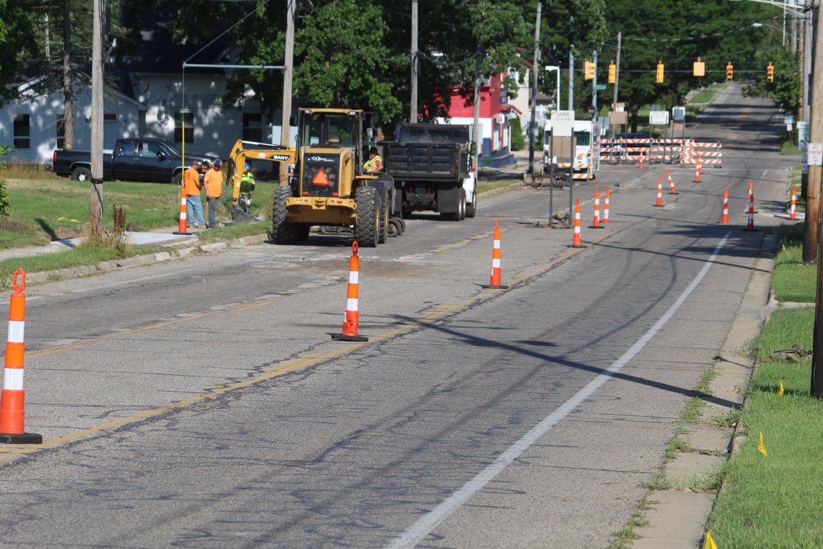 Construction is now underway on Wildwood in #JacksonMi. This section of the street between Steward and Wisner is getting a new street surface, along with sidewalk, curb and driveway repairs. Crews are targeting getting this project complete in early Aug. Only westbound lane open.