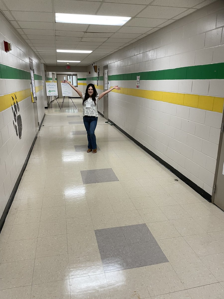staceyskierski's tweet photo. #ruralconnect23 #nefec #selfiewithalocallandmark #suwanneehighschool #classof86 https://t.co/XVUQjkoW5t