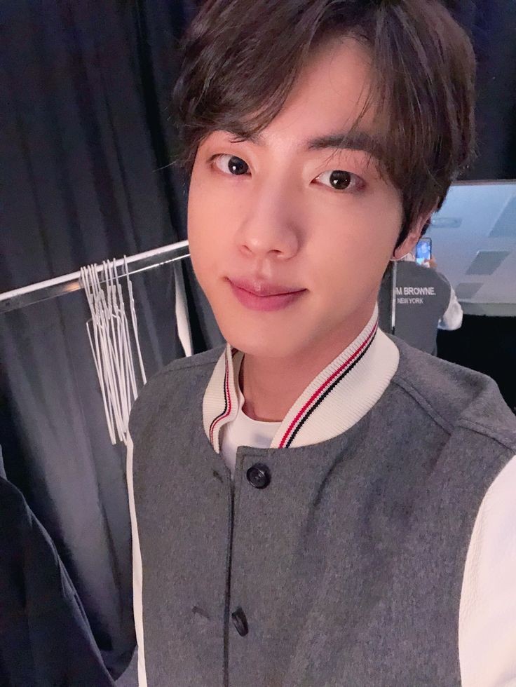 Armyberry994's tweet photo. بریم ترندینگ برای جین هیونگ؟
THE ASTRONAUT 200M
CONGRATULATIONS JIN
#TheAstronaut200M 
#디애스트로넛_200만의_우주여행 https://t.co/Pki8srGe47