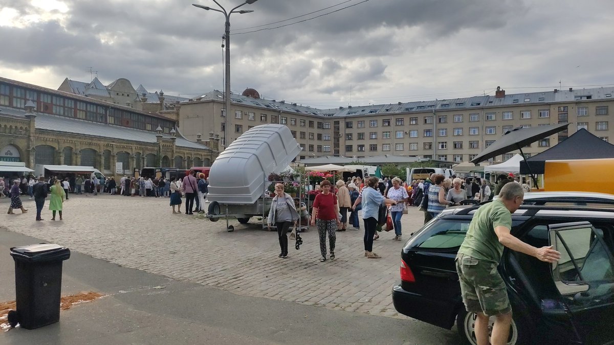 Mr_Melnikovs's tweet photo. Mājupceļā izmēģināju otro piegājienu nakts tirgum Vidzemes tirgū. Tagad jau sāk kaut kam līdzināties. https://t.co/mtSrOFbIqv