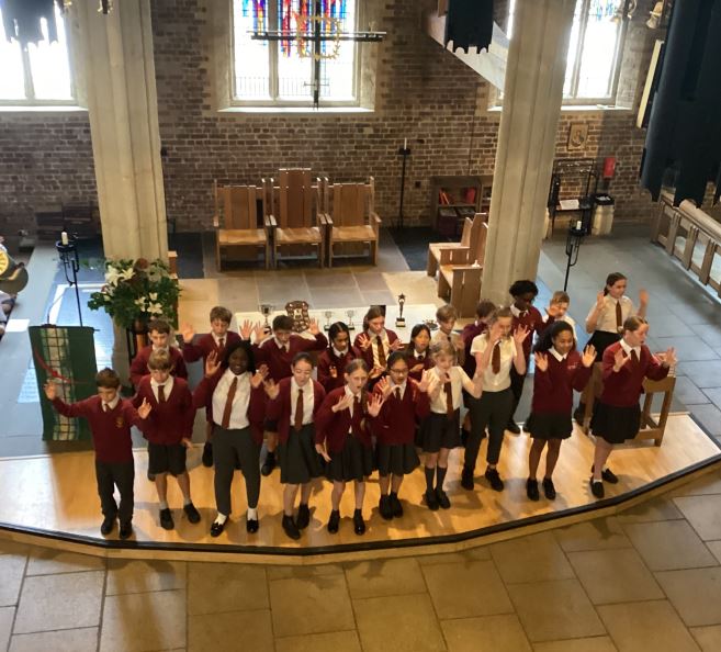 PutneySMPS's tweet image. Today @PutneySMPS said goodbye to our wonderful Year 6 Leavers! We had a lovely leavers' service with thanks to all at @StMarysPutney.
Class of 2023 - we will miss you!
#StMarysSchoolPutney #Year6Leavers