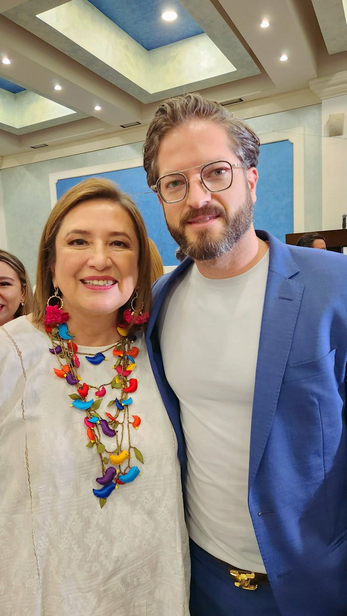 ¡Entusiasmado de recibir a <a href="/XochitlGalvez/">Xóchitl Gálvez Ruiz</a>, destacada líder política y defensora del desarrollo económico, en su visita a Morelos! Esperamos escuchar su visión y propuestas para impulsar el crecimiento empresarial, fortalecer la infraestructura, fomentar el empleo y promover la