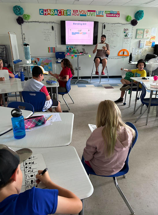 rdsbcodesummer1's tweet photo. Spelling words during our blending drill with Mr. McQuarrie. https://t.co/oimfT43MVp