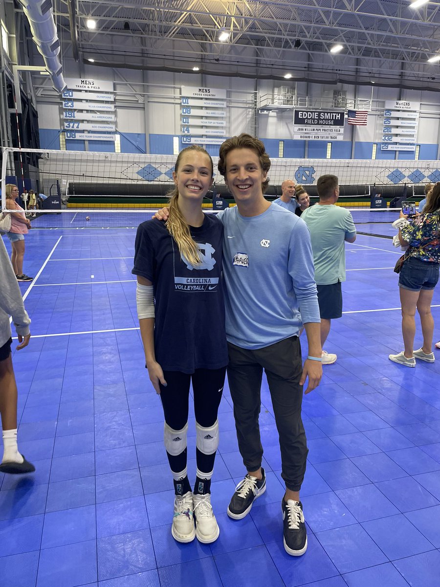 Gwenyth_Koss's tweet photo. @UNCVolleyball camp was a blast! Thank you coaches Schall, Ferguson, Mikesch! @StratfordVball @houstonjuniors https://t.co/mTlns6lGUm