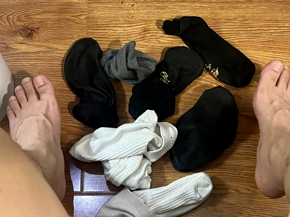 该买袜子了。又不想洗。