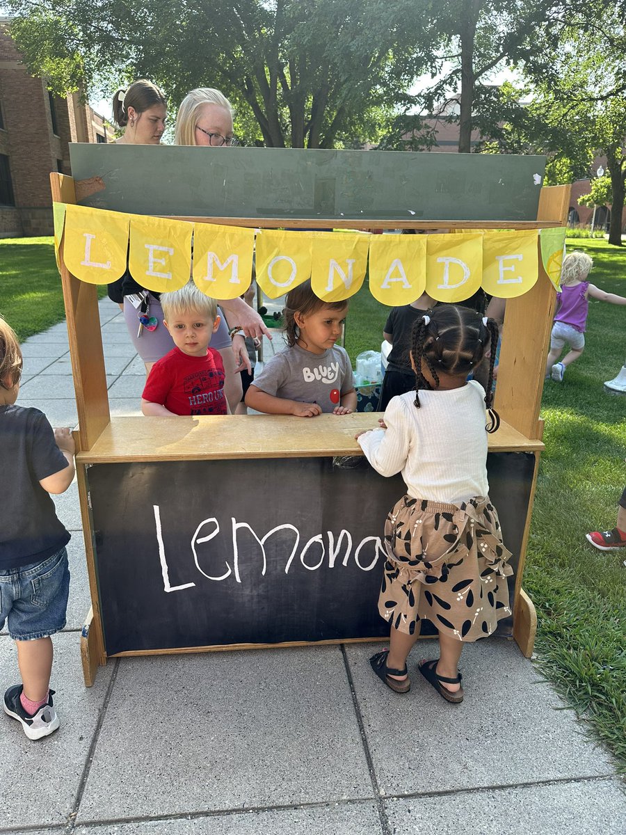 One of the best summer traditions at <a href="/MSUMoorhead/">Minnesota State Moorhead</a>. The lemonade stand run by the Early Education Center. ❤️