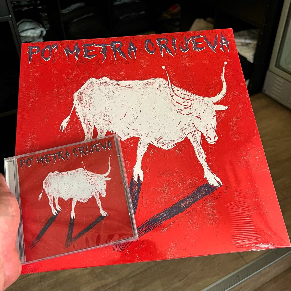 Potpuno jedinstveni, <a href="/PoMetraCrijeva/">Po´ Metra Crijeva</a> su ča-metal bend koji inspiraciju crpe iz istarskih legendi, a glazbu rade pod utjecajem istarske ljestvice i metala.

Novi album "Boškarin IV", u izdanju <a href="/NoProfitRec/">No Profit Recordings</a>, potražite na pdv.com.hr, ili svratite u Međimursku 21.