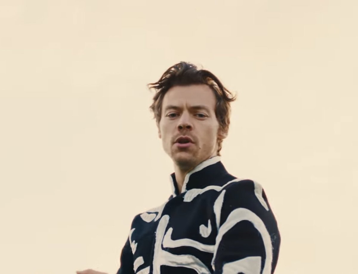 HarryMexOficial's tweet photo. Harry a caballo en el video de Daylight! ☀️ https://t.co/LQ5IHxSrJt