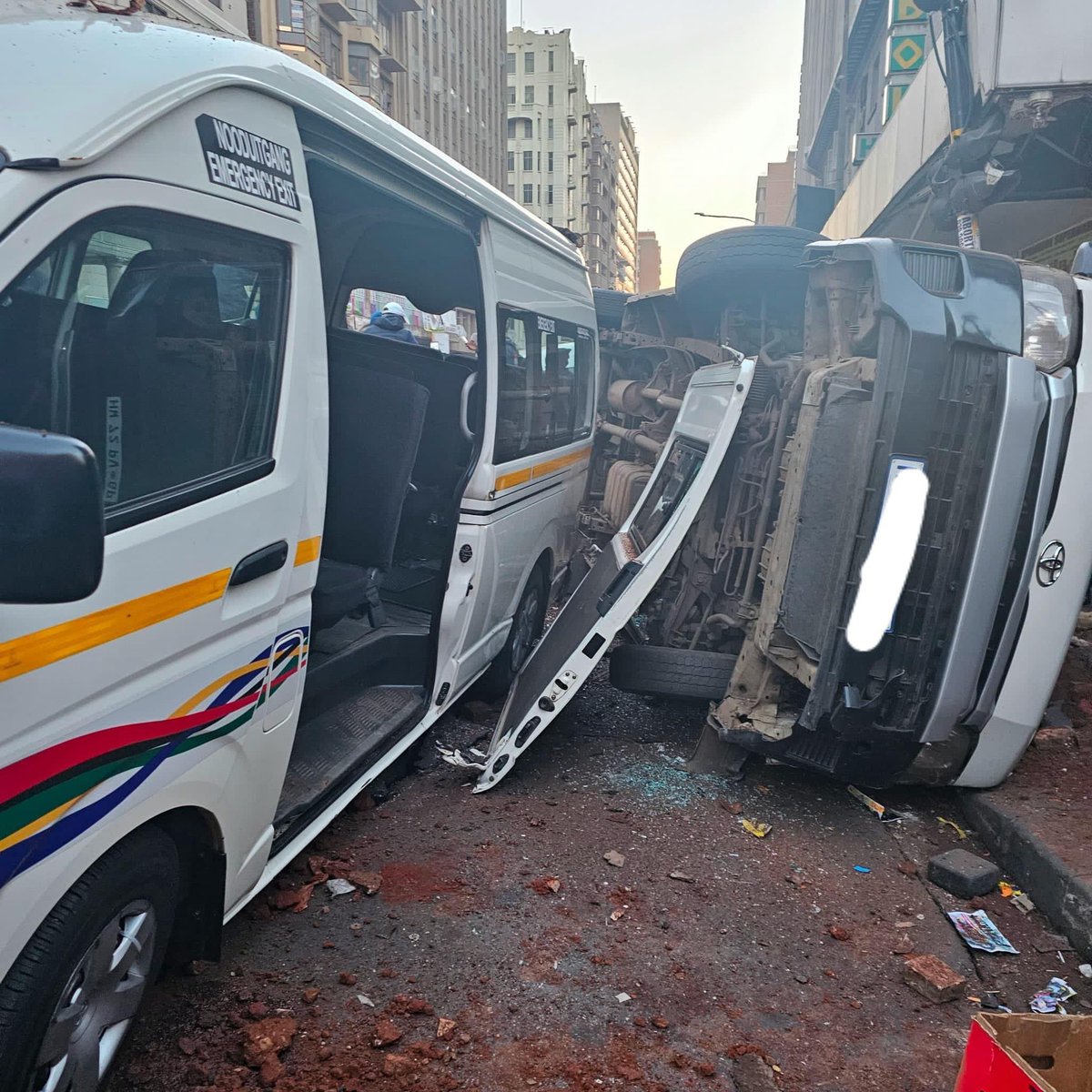 AdvoBarryRoux's tweet photo. Suspected Gas explosion in Bree Street, Johannesburg CBD. https://t.co/GqZInpx0kP