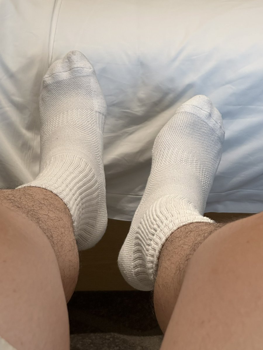 stone9619's tweet photo. 最近喜欢拍点🧦🦶 https://t.co/QIadkgO1Gy