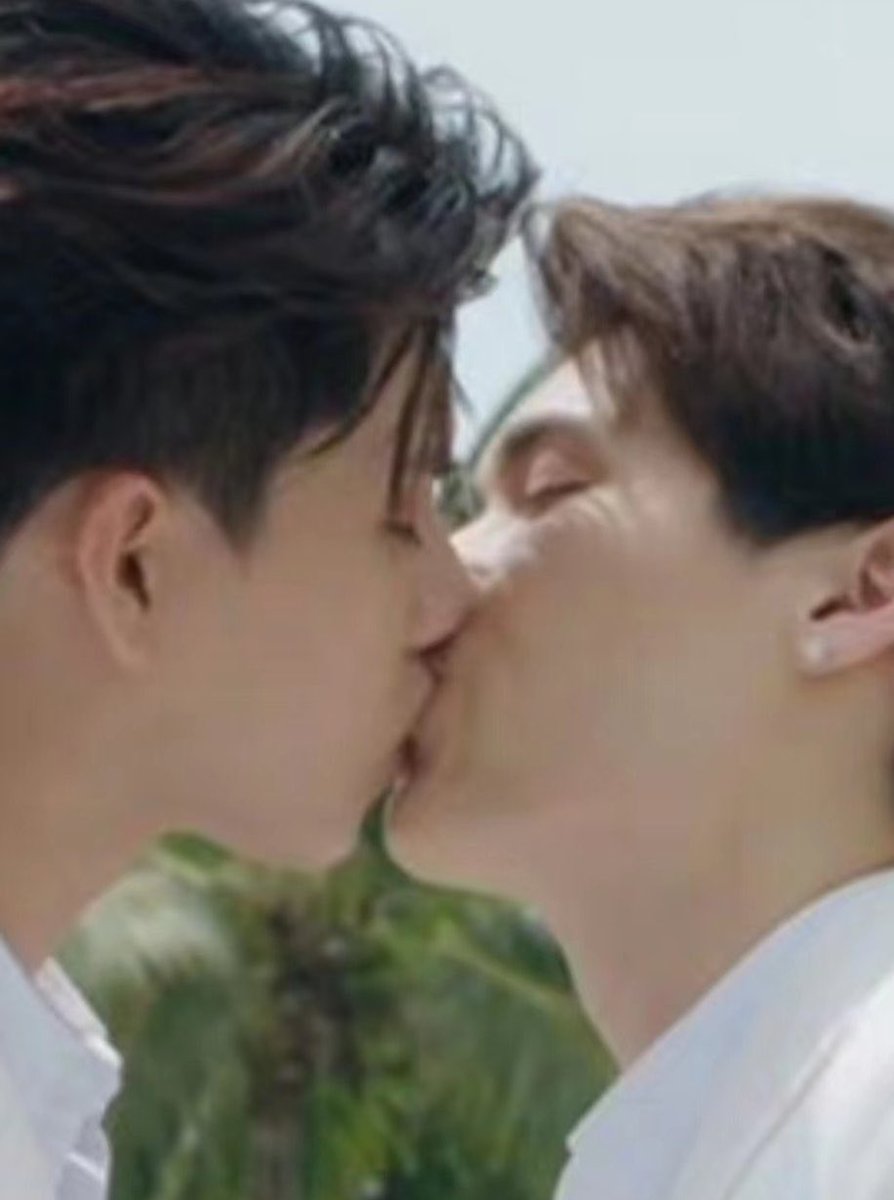 blkkrub's tweet photo. *tremedeira* *falta de ar* *grito* *sorriso bobo* PRAPAISKY MAIS CASADOS DO QUE IMAGINAMOS #WeddingPlanEP1 https://t.co/LQq85WiOYm