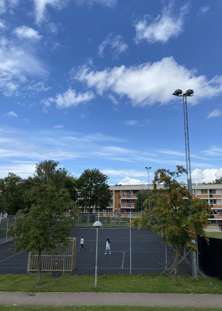 FrimanTf's tweet photo. Hyvät futikset tänään, paikallisten lasten kanssa. Jalkapallolla on ihmeitä tekevä vaikutus. Zlatanin lapsuudenkoti kuvassa oikealla. 

#ZlatanCourt #Malmö #Rosengård #ZlatanIbrahimović #Fotboll https://t.co/NTGFV6YpJm