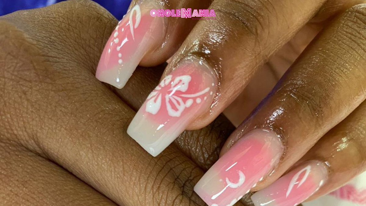 Qorongi va engil manikyur