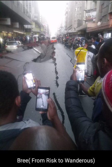 Explosion? Road splitting? 
Yes, lets make videos... nee julle nee! 

#onlyinSouthAfrica 🇿🇦
#Breestreet
#JoburgCBD