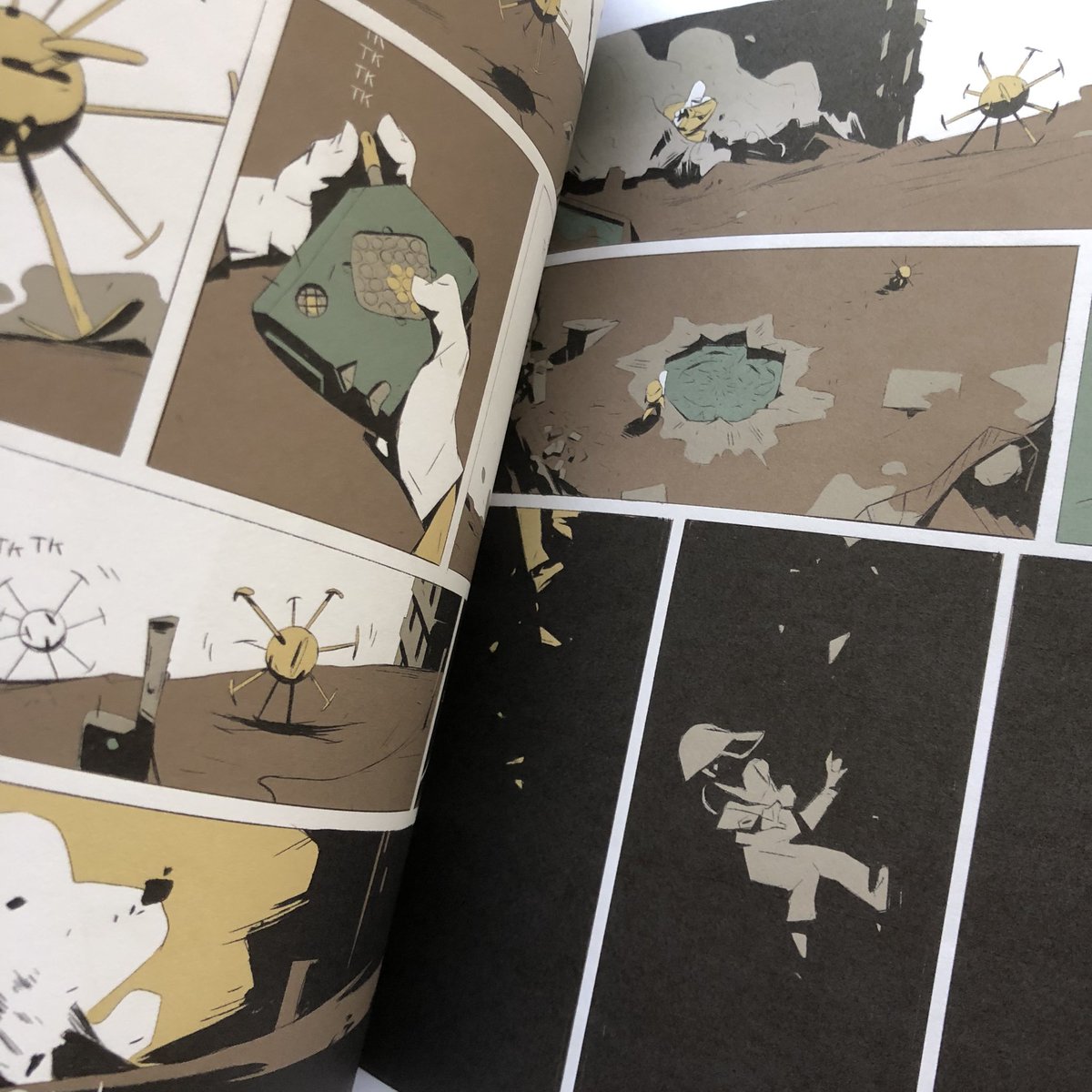 Brand new in the ThirdBear Press store!
 A Cold Place Between The Shores, a collection of three haunting stories by <a href="/mkl_lpz/">Mikael Lopez</a> with art by <a href="/vor_bokor/">Dr Artyom Tucović</a>, @Lemur_Dibuja &amp; <a href="/davidaguado142/">David Aguado</a> 

One not to be missed!  Get it here: thirdbearpress.com/shop/p/a-cold-…