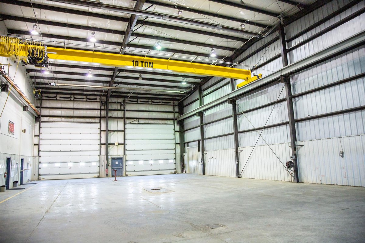 ___Brad___'s tweet photo. @MoneoDallas One coming up for Auction in August in Lampman Sk. 11,000 square feet on 10 acres, 35’ ceilings w/10 ton overhead crane (24’ clearance under crane). 3 phase power. Text me if you’re interested and i can give you more info. 306.461.6705 https://t.co/k6JcSjeh2L