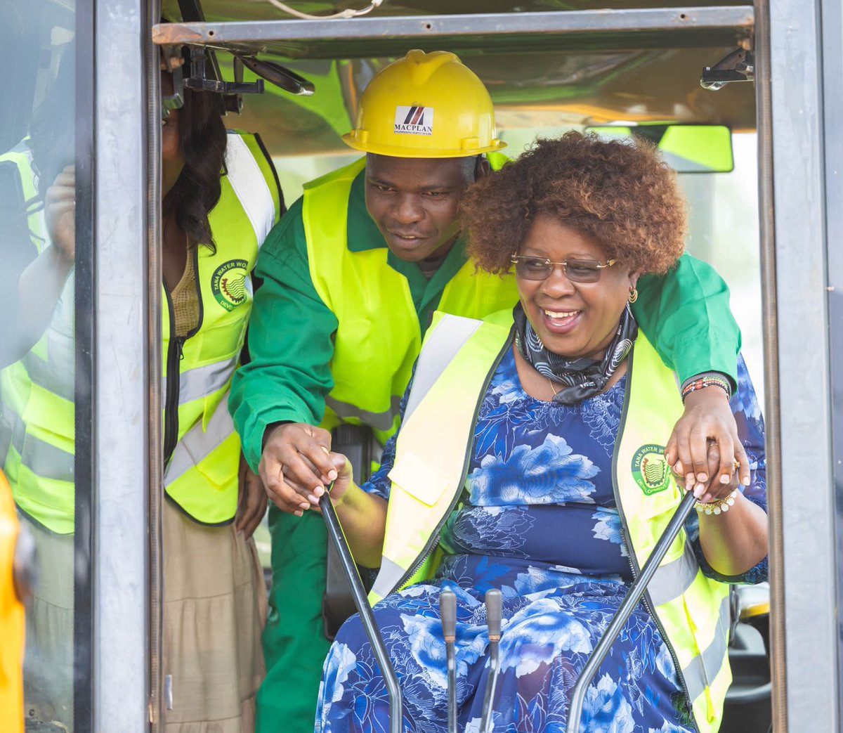 MOWSI_KE's tweet photo. 3. ENA SIAKAGO ISHIARA PROJECT

At completion, Ena Siakago Water Supply project will benefit 1,200 Households while Ishiara Water Supply Project will improve service delivery for 1,840 Households.
 
The beneficiaries will also include hospitals and schools. https://t.co/fXQLdOyoTV