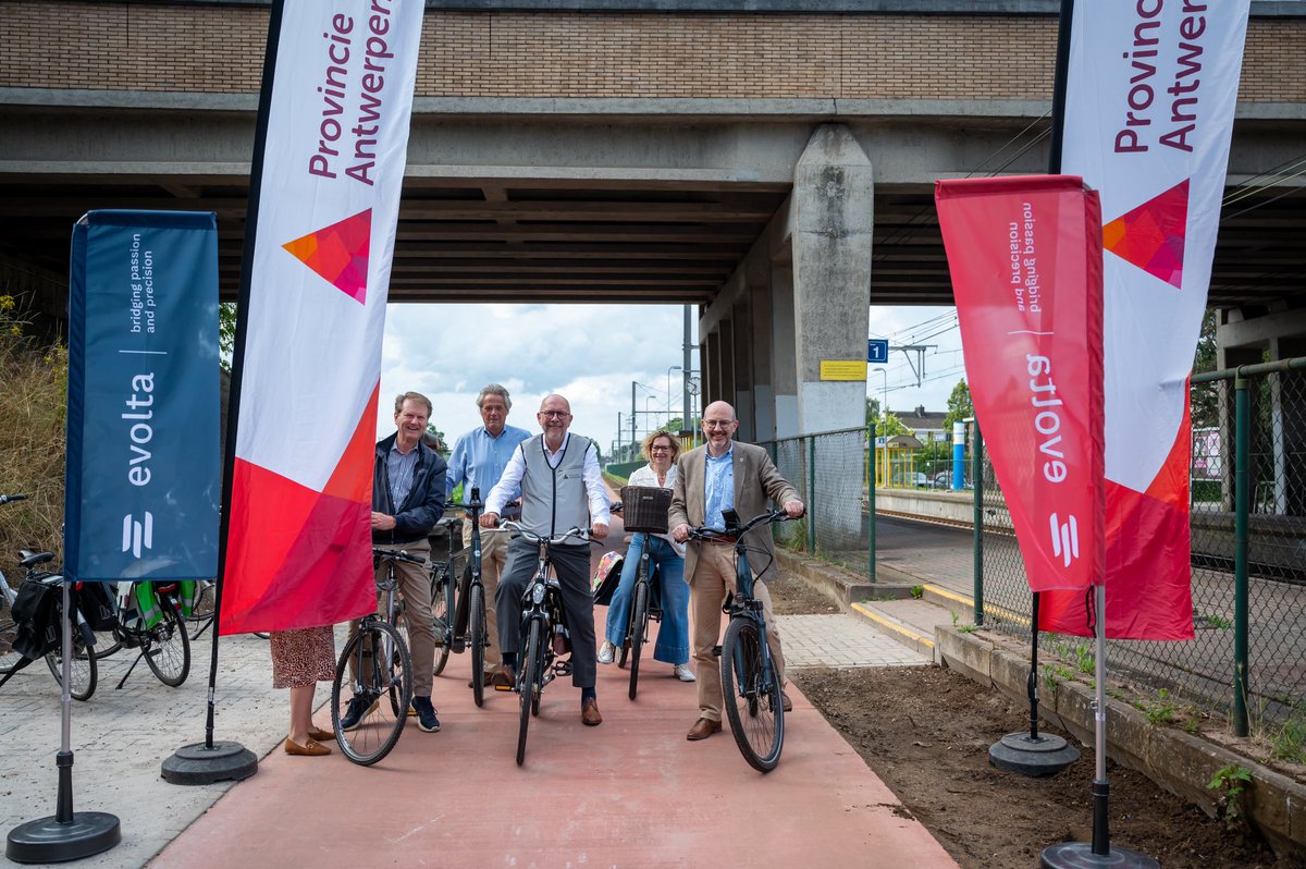 Nieuw stuk fietsostrade F14 te Ekeren geopend! Belangrijke missing link weggewerkt. #ekeren #fietsostrades #fietsbeleid #fietsringekeren