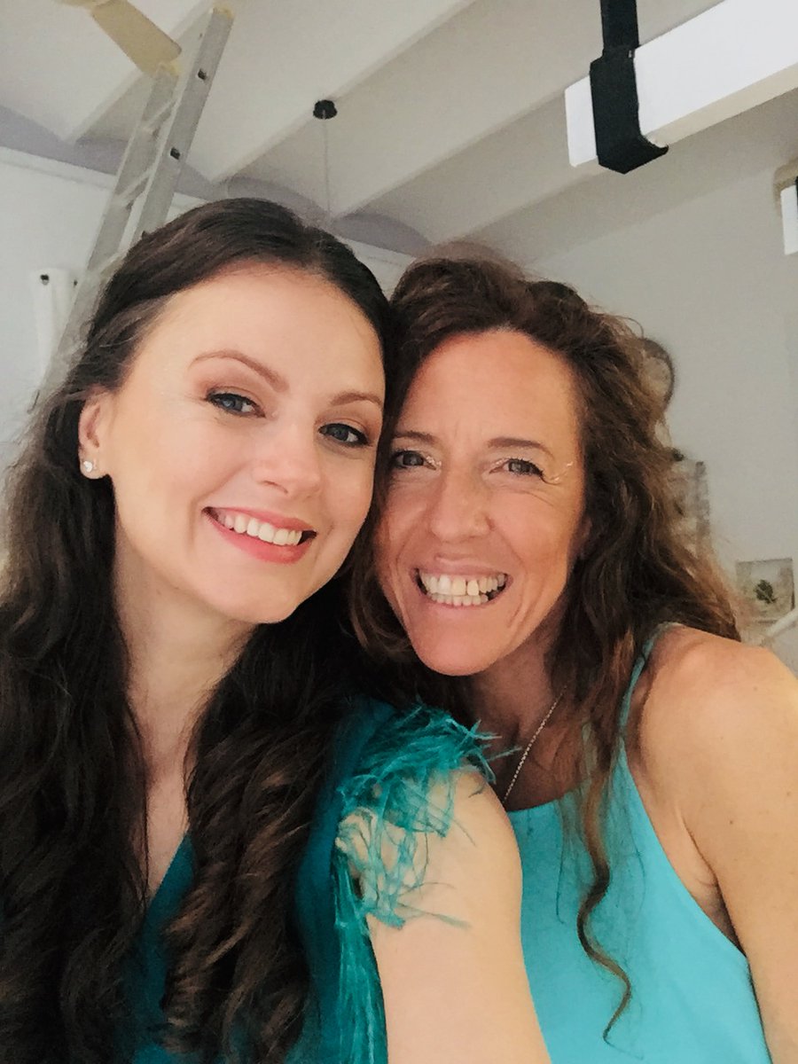 On BUTTERFLIES set with these amazing women who made the video such a joyful and healing experience. 
I adore you Martha Giordano and Victoria Colom! 🦋
