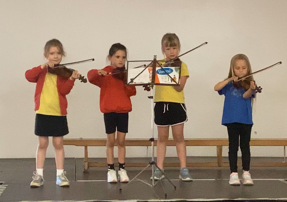 llysfaen2028's tweet image. Very proud of these four young ladies from #1KP and #1CS who shared their musical talents with Reception and Year 1! Your commitment and dedication to learning the violin is certainly shining through! Well done girls! #HCI #ACL @cerddcf Special thank you to Mr Barlow! 🎶⭐️