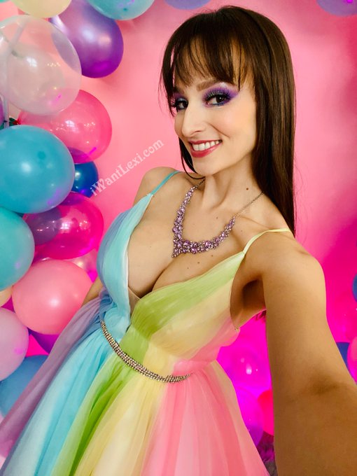 Is it your birthday today? Happy Birthday! https://t.co/1jlPKuZQV4<a href="/tag/humpday"class="tags"><span>#humpday</span></a>