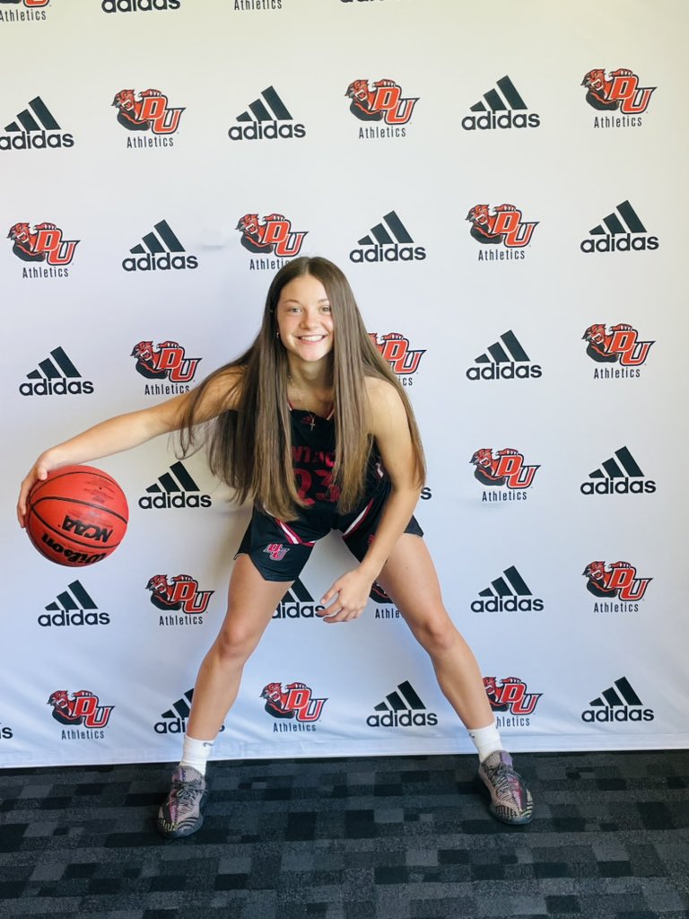 RayahHitt's tweet image. Thank you coaches for an awesome unofficial visit! Facilities are beautiful and the coaching staff is great! @DU_CoachSanders  @CoachDom989 @DU_WBB