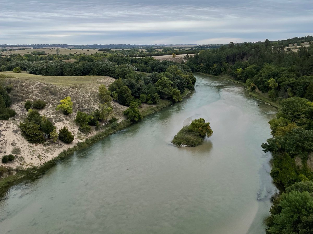 NebraskaDWEE's tweet photo. With waters so blue and clear, the #Niobrara is one of Nebraska's most gorgeous bodies of water.
#WaterWednesday #NebraskaDNR #NeDNR
https://t.co/mNsJGDaGg4 https://t.co/u6cxTG9pzX