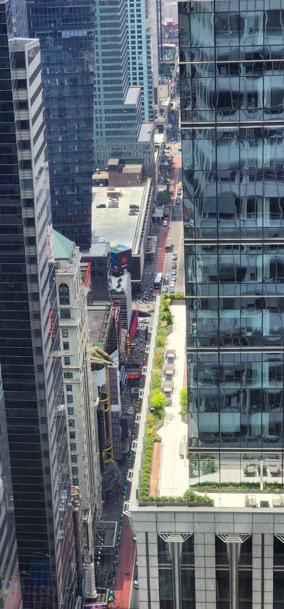 CdcShuke61546's tweet image. "Just entered a new environment and made some new friends. They seem cool, but I'm not sure if they're ready for all this awesomeness yet. Gonna have to ease them into it. #NewFriends #NewEnvironment #FeelingLikeABoss #ButNotTryingToScareThemOff 😂👋🏼"