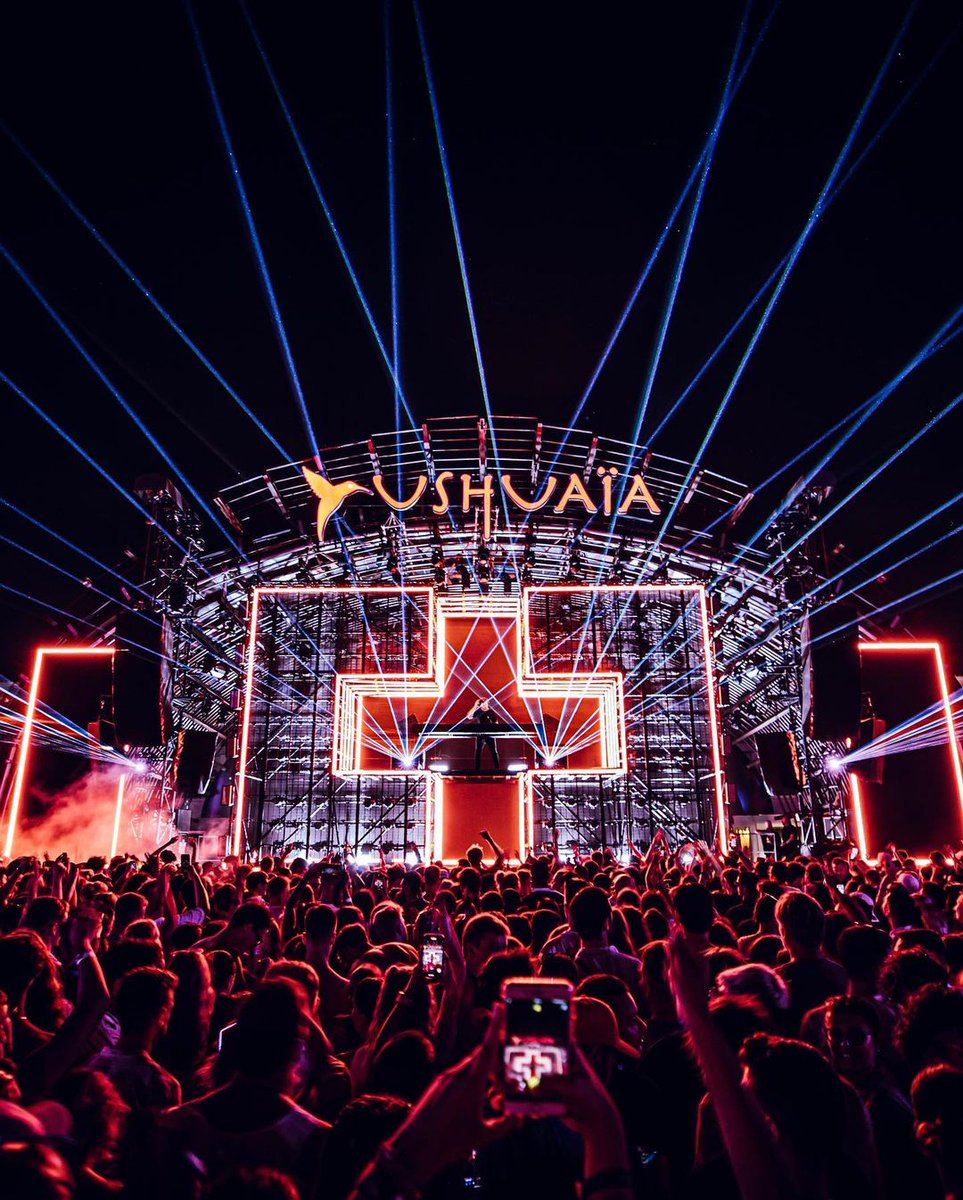 MartinGarrix's tweet photo. can’t wait to be back at @ushuaiaibiza tomorrow, last week was incredible https://t.co/PzQutH1xNV https://t.co/LKPXNSAxfT