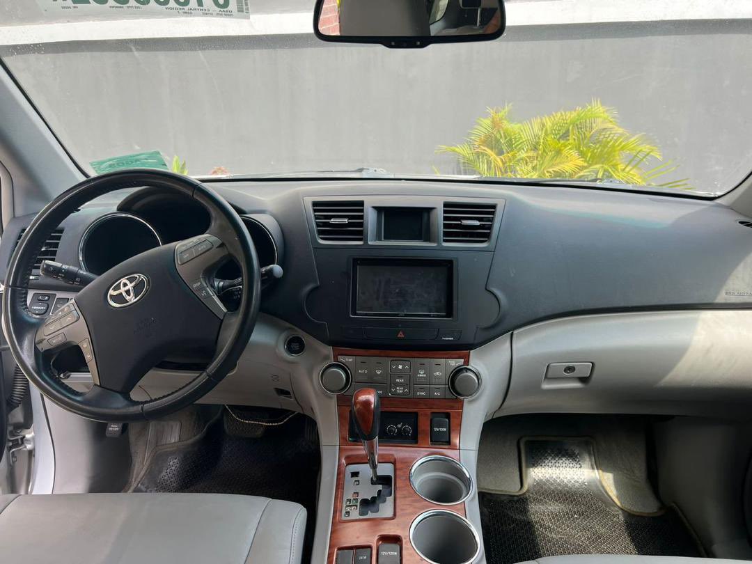 OJAUTODEALS's tweet photo. Toyota Highlander 2008 Limited ▪️Foreign Used▪️Full Option▪️8.8M
#PeterObiAt62 JayDreamz After9 Ellu P #memmuchi Peter Gregory Obi President #zenithbetalifepromo3 Nigerians Okwute Happy 62nd #dolar #SimplelsAWayOfLife Dr Olufunmilayo Happy Birthday Sir Tinubu Dan Gore May God https://t.co/mj2rbbTYNz
