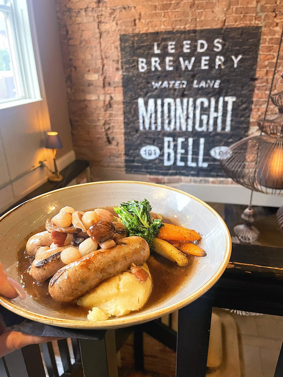 Our sausage and mash has been very popular this week! It might be July but the weather has us all craving feel good meals! 🥧 

We have a mixture of dishes on our menu to cater for all! 🍽️ 

Book online or call us on 01132445044 📞 

#midnightbell #midnightbellleeds #pubsinleeds