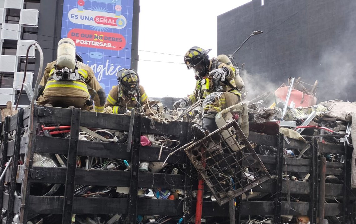 Bomberos Oficiales de Bogotá tweet media