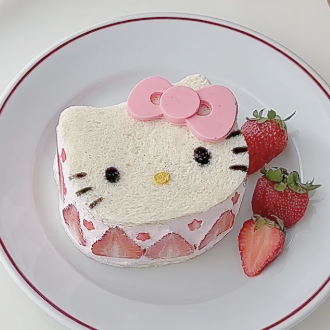 daily_dolce's tweet photo. Hello Kitty sandwich https://t.co/qJWxX30MJA