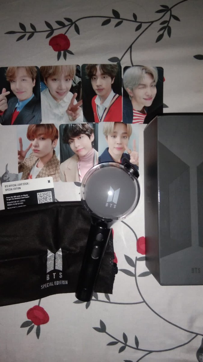 WTS ARMYBOMB SE UNSEALED 
- good condi
- fullset
- minus qr code
- minus box damage dikit karena penyimpanan
- belum pernah dipake konser
- bisa connect wv
- bonus baterai
- dijual karena dirumah ga kepake
- dom kab.tangerang
- payment dana
💸 650k nego
detail bisa tanya lewat dm
