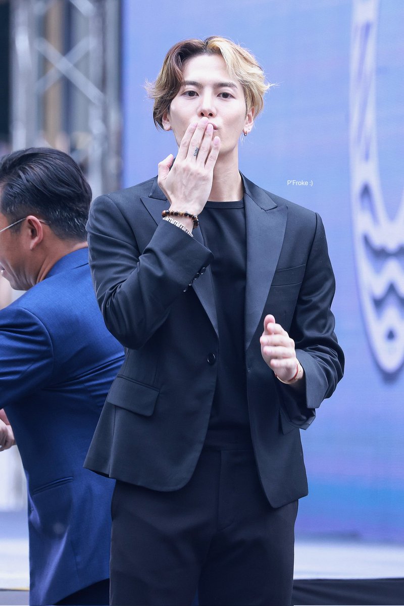 GOT7_MENTIONS's tweet photo. Miércoles de Jackson, vestido formal 👑💚
#JacksonWang #잭슨 #王嘉尔 @JacksonWang852 
#GOT7 #갓세븐 @GOT7Official @GOT7 https://t.co/DLLrFHT8At