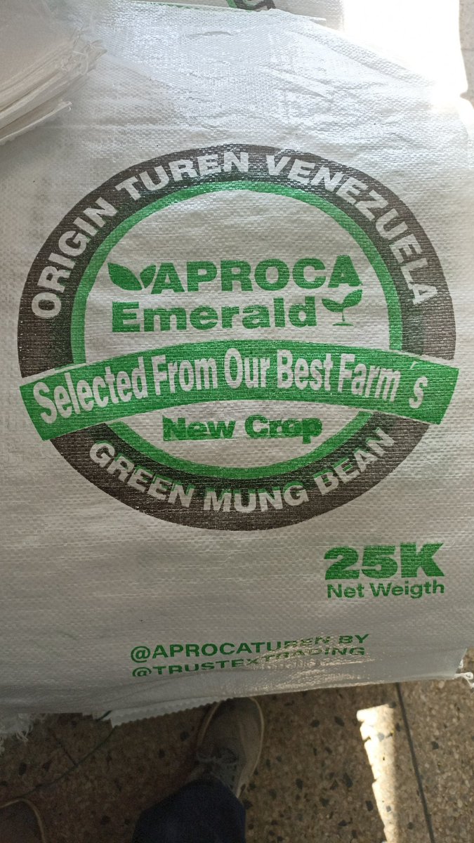 agriculgada's tweet photo. #Aproca #Esmeralda y su frijol #Mungbean se va a #Canada con mucho orgullo el primer cargamento de #Frijoles Producidos en el Granero de #Venezuela! Desde #Turen a #Toronto #Agricultores que exaltan las tierras benditas que trabajan! .@CanEmbVenezuela https://t.co/0XPy5fN3JU