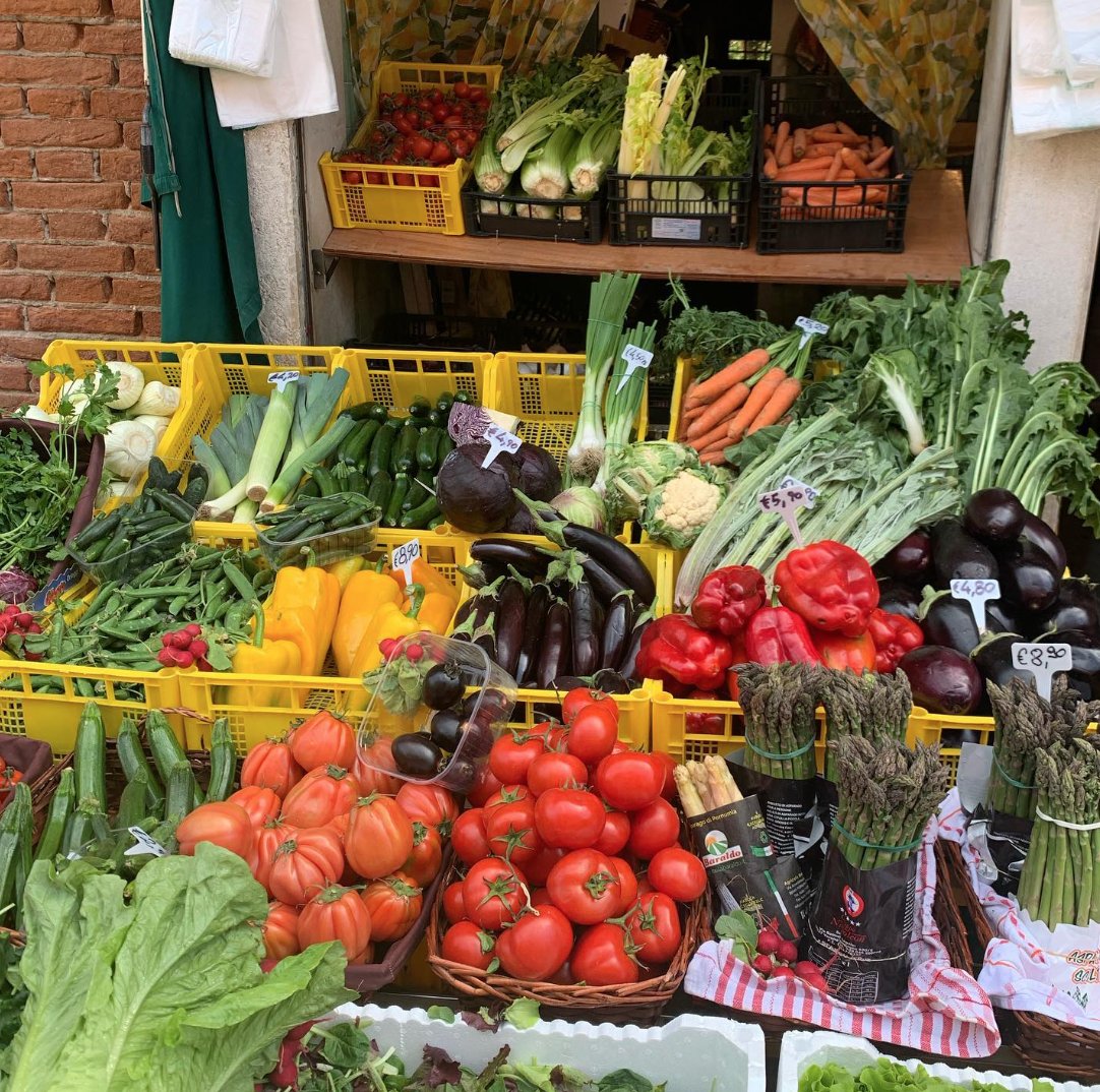 ask_oli_ai's tweet image. What is the most unique dish you’ve ever made? Tell us about your culinary adventures! 🍜

#globalcuisine #cookingcommunity #cookinginspiration #kitchenskills