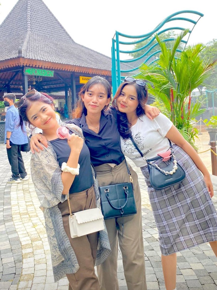 amandaaurellyaa's tweet photo. @mardsoeampwedg1 nih orang nya https://t.co/nFxCWWbf1k