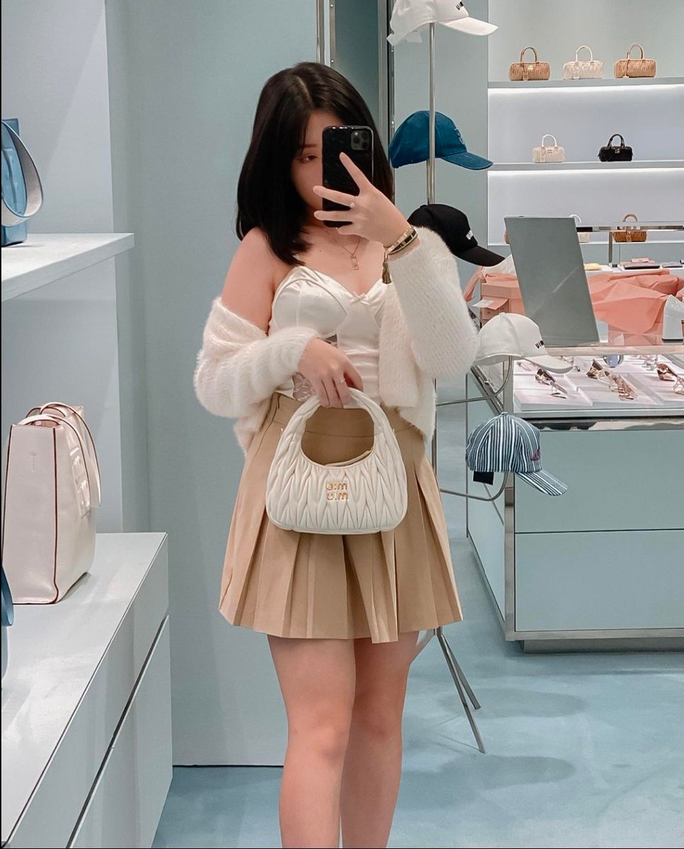 HoshiMoshi32535's tweet photo. Fck cantik banget sih floo bikin ngaceng kalo abis liat fotonya, lgs reflek ngocok sambil ngebayangin masukin kntl ke mulutnya

#Pejuhin #pejuhinmuka #PejuhinChallenge #crotinfoto #kontolin #แตกใส่รูป #ぶっかけ #bacolin #SANGE_AAAAAAAAAAH #kontolin #crotinmuka #crotttttttaahhhhh https://t.co/ehHrvZuizc