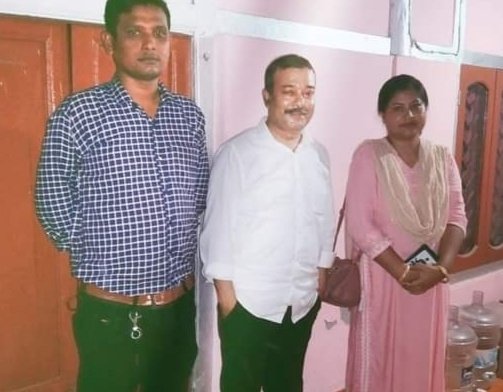 Parveenmazidja1's tweet image. বহুত বেদনাদায়ক মূহুৰ্ত , আলবিদা #Rajesh_Kumar_Das দা 💐💐
মোৰ ৰাজনৈতিক জীৱনৰ সু-পৰামৰ্শদাতা, মন্ডলৰ পৰা ৰাজ্যিক লৈ আহিবলৈ উৎসাহিত কৰি অহা, বৰপেটা নিবাসী শ্ৰদ্ধাৰ #ৰাজেশ_কুমাৰ_দাস দা আমাৰ মাজৰ পৰা চিৰদিনৰ বাবে বিদায় ল&apos;লে। ভৱানীপুৰ উপ-নিৰ্বাচনৰ সময়ত দাদাৰ লগ পাই এই ফটো তুলিছিলো